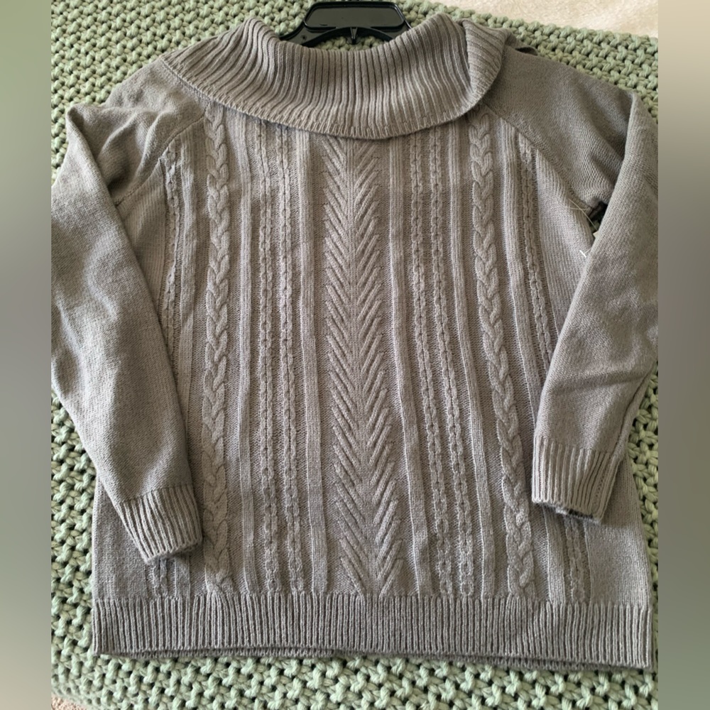New York & Company sweater, size small, grey, NWT